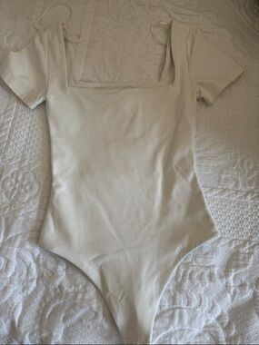 Aritzia Contour Square Neck Bodysuit in Off-White